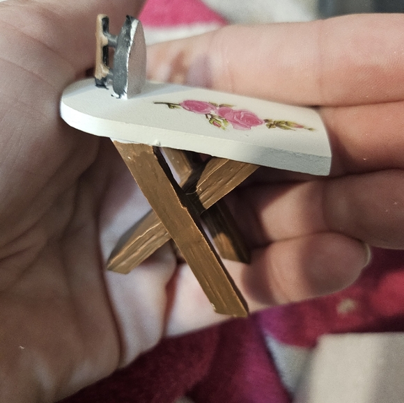 6 piece miniature hand painted laundry furnishings - Picture 6 of 8